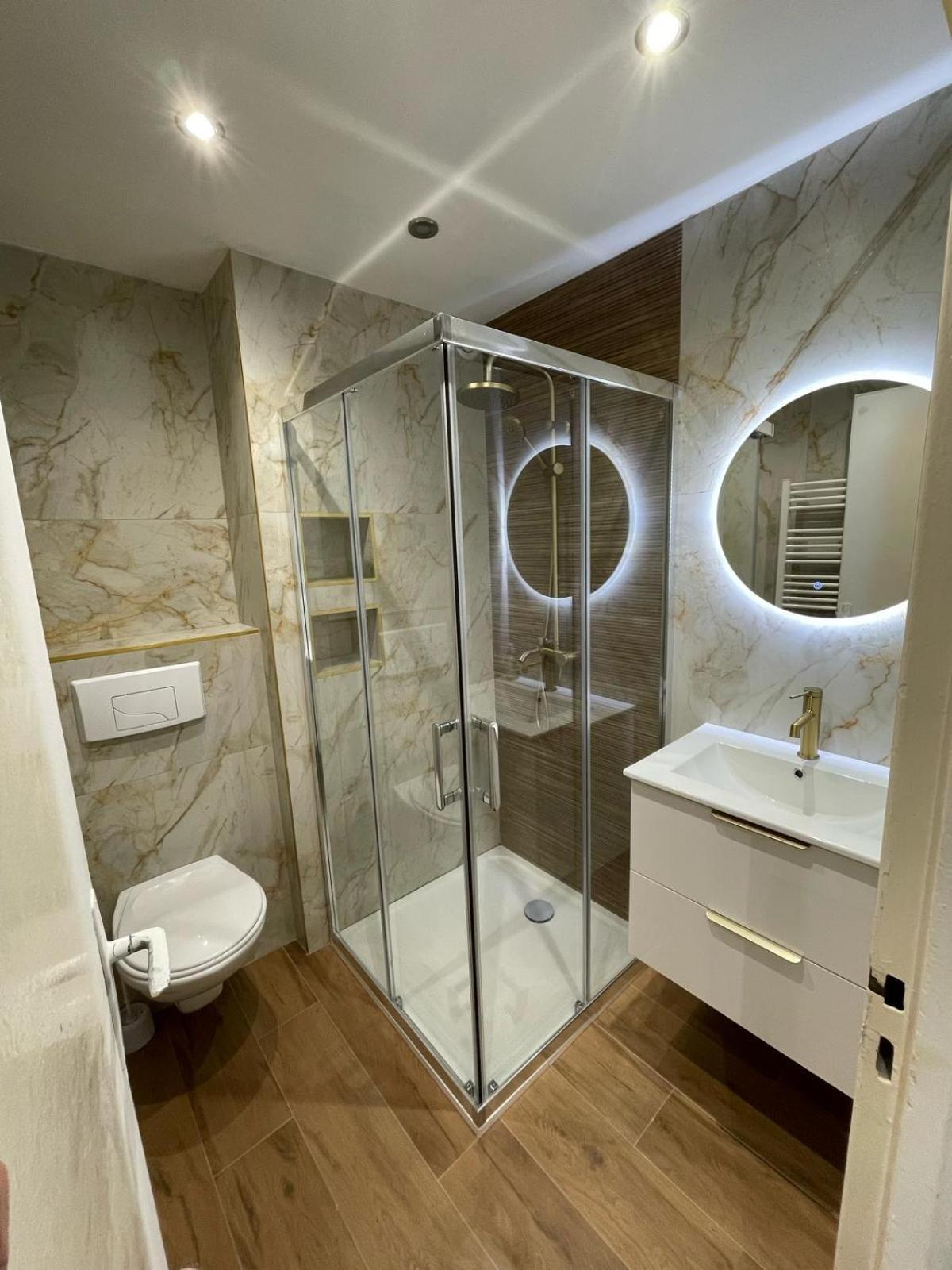 Modern Apartment, Steps From Tramway Apartment